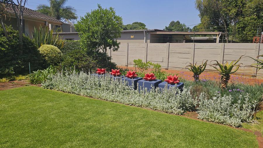 Silver foliage border with sculptural colour